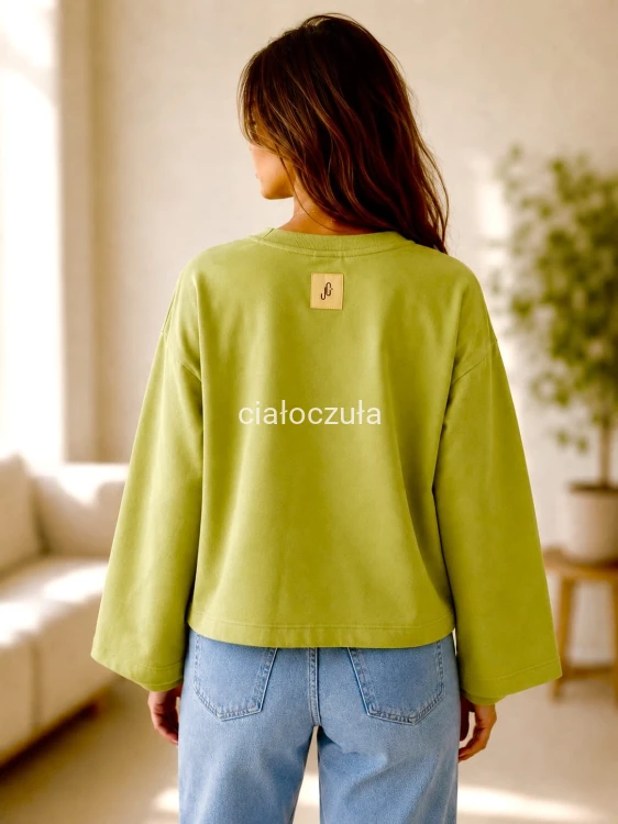Bluza z rękawem 7/8 w kolorze pistacjowym, widok z tyłu