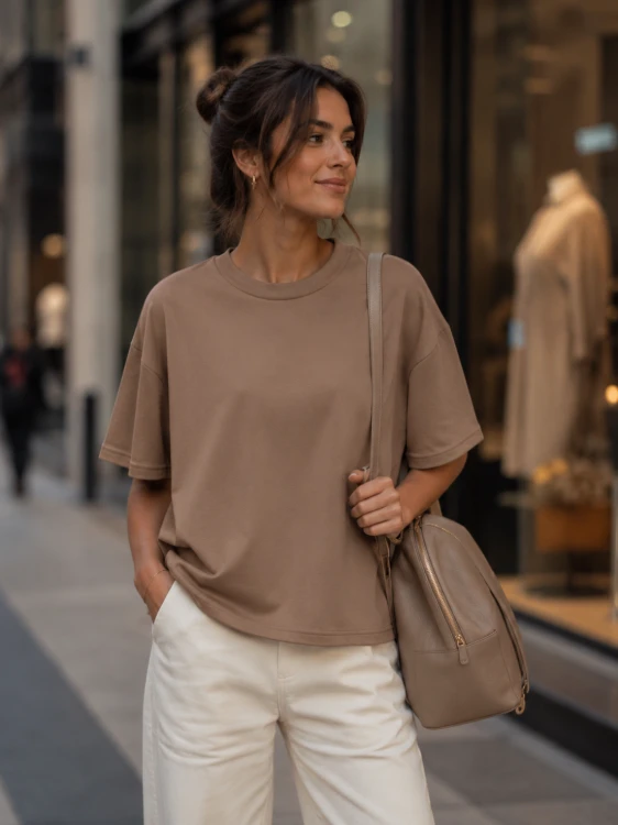 T-shirt z cienkiej dresówki w kolorze caffe latte