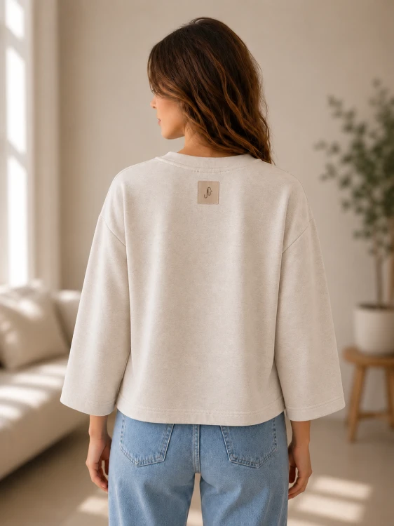 Bluza z rękawem 7/8 w kolorze jasnobeżowego melanżu, widok z tyłu